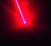 Ein leuchtender roter Laserstrahl.