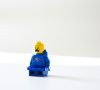 ein weinendes Lego-Männchen vor weißem Hintergrund