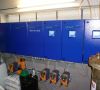Eine Anlage für einen zu reinigenden Kühlkreislauf wird typischerweise in der Nähe der Kühlanlage flach an die Wand montiert und benötigt ca. 4 qm.