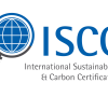 Logo der ISCC (International Sustainability and Carbon Certification). Bildmarke ist eine blaue Weltkugel unter einer Lupe.