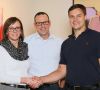 Bettina Steuber (CFO PSG) und Udo Fuchslocher (CEO PSG) freuen sich gemeinsam mit Guntram Meusburger (CEO Meusburger) auf die erfolgreiche Zusammenarbeit. (v.l.n.r.)
