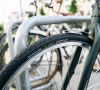 Nachhaltiger Fahrradreifen Green Marathon / Pick Up, das Fahrrad mit dem Reifen steht in einem Fahrradständer
