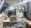 Kunststoffabfälle werden auf einer Anlage sortiert